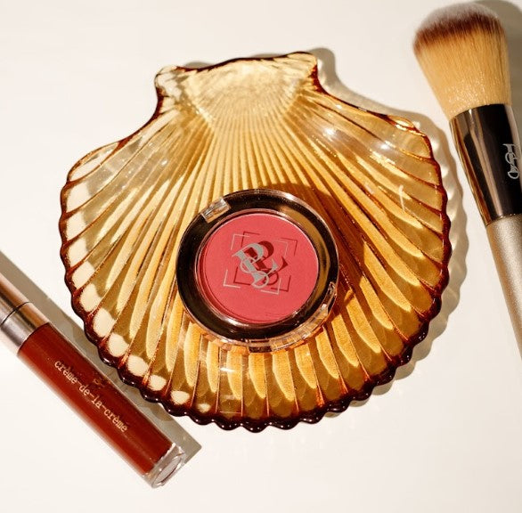 Maquillage Express pour une Journée à la Plage : Produits Indispensables - PLS Cosmetics